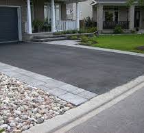 Stationnement en asphalte avec bordure de pavé uni - Saint-Jerome, Blainville, Rosemère, Mirabel, Saint-Colomban